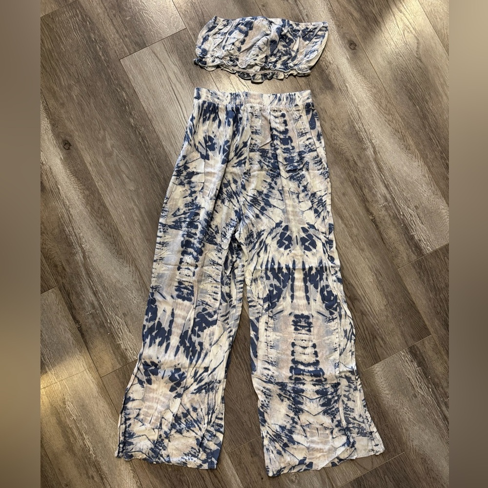 Blue and White Tie-Dye Set